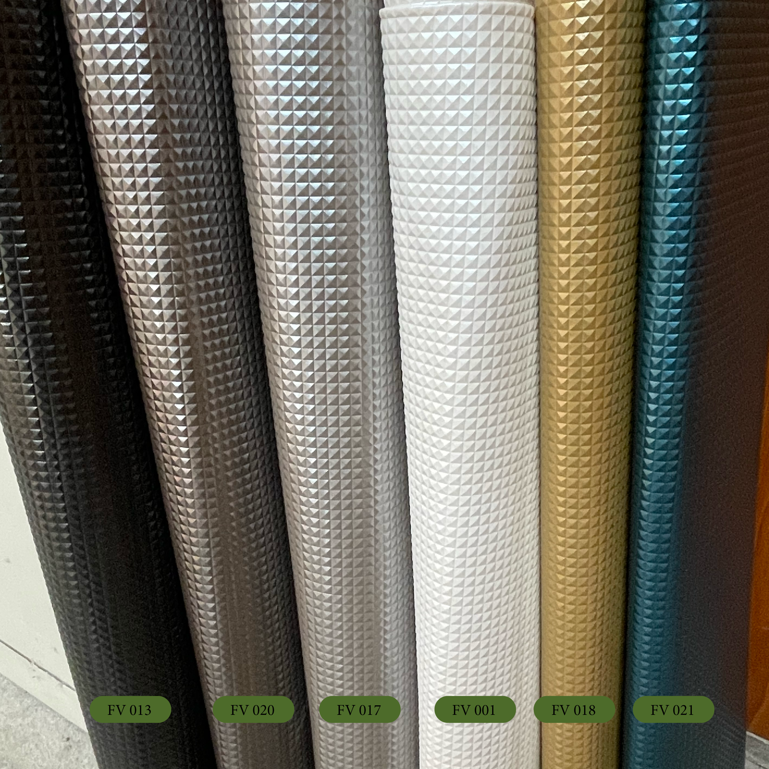 Læder (imit.) m/Pyramider, sort