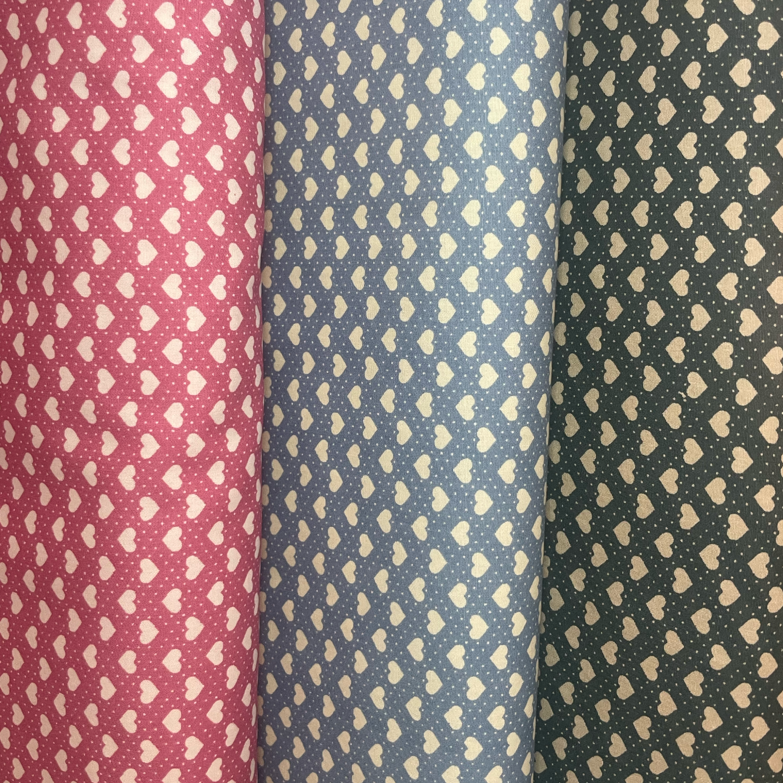 Poplin hjerter, metervare 1120 mm, lyserød